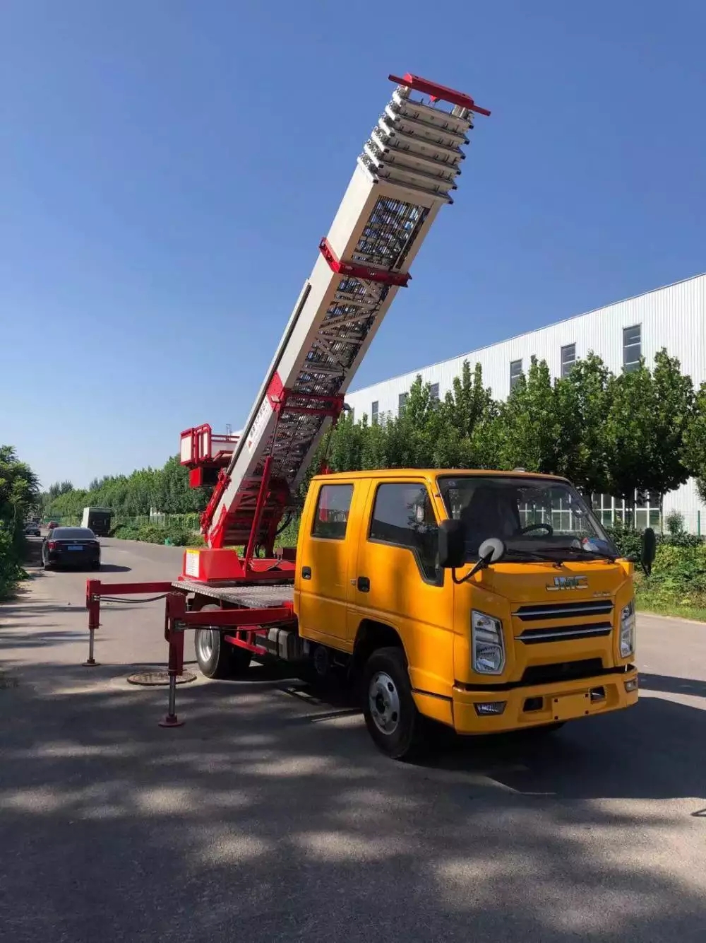 东凤镇附近的云梯车出租服务：轻松解决高空作业需求