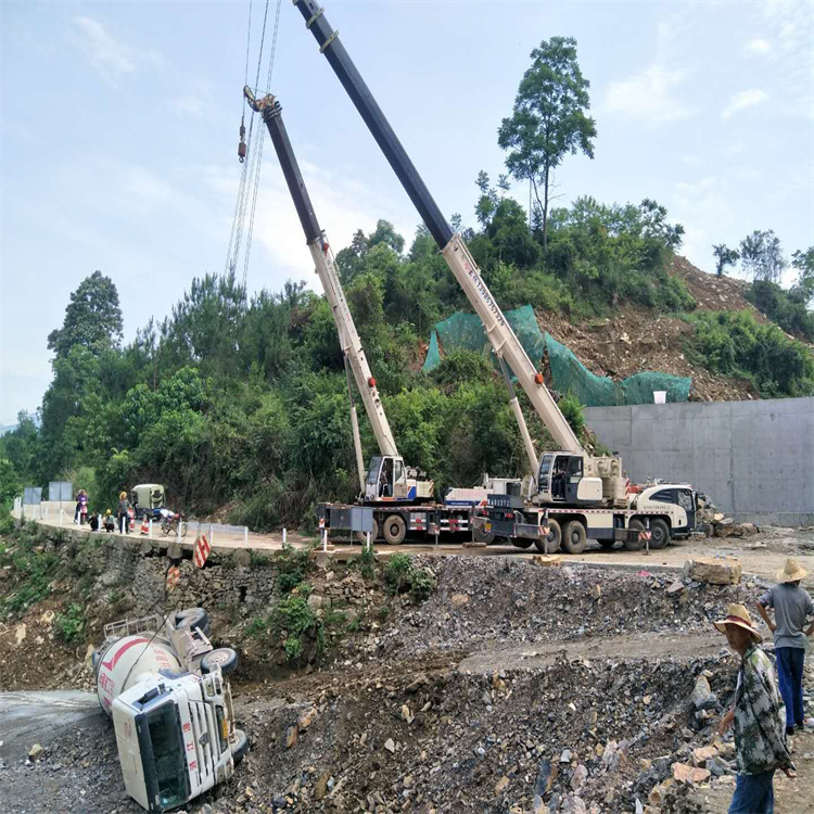 东凤镇汽车掉沟里叫吊车救援要多少钱