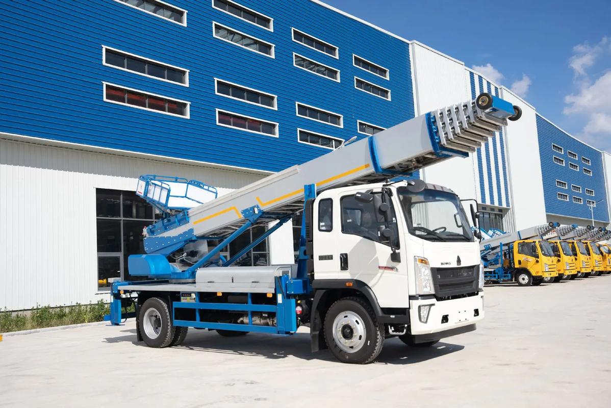 东凤镇出租云梯车高空作业车 建筑垃圾搬运